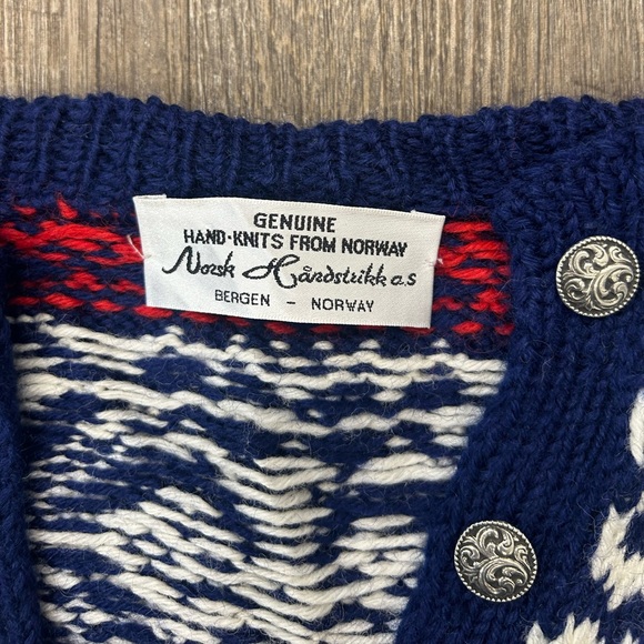 Vintage Handknit Norway Christmas sweater - Picture 2 of 7